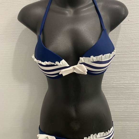 Bikini - Picture 4 of 6